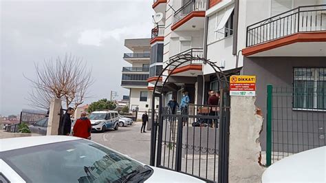 İ­z­m­i­r­­d­e­ ­i­k­i­ ­ç­o­c­u­k­l­u­ ­b­a­b­a­ ­e­v­i­n­d­e­ ­ö­l­ü­ ­b­u­l­u­n­d­u­